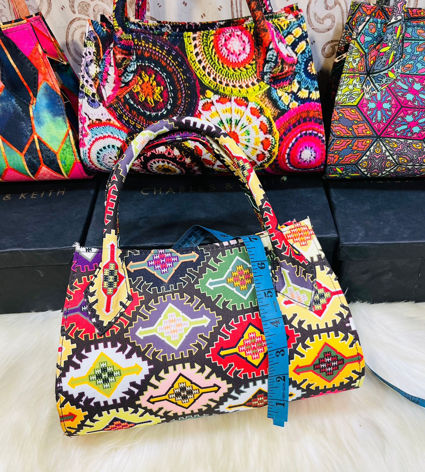 HIGH QUALITY SHOULDER BAGS FOR GIRLS.