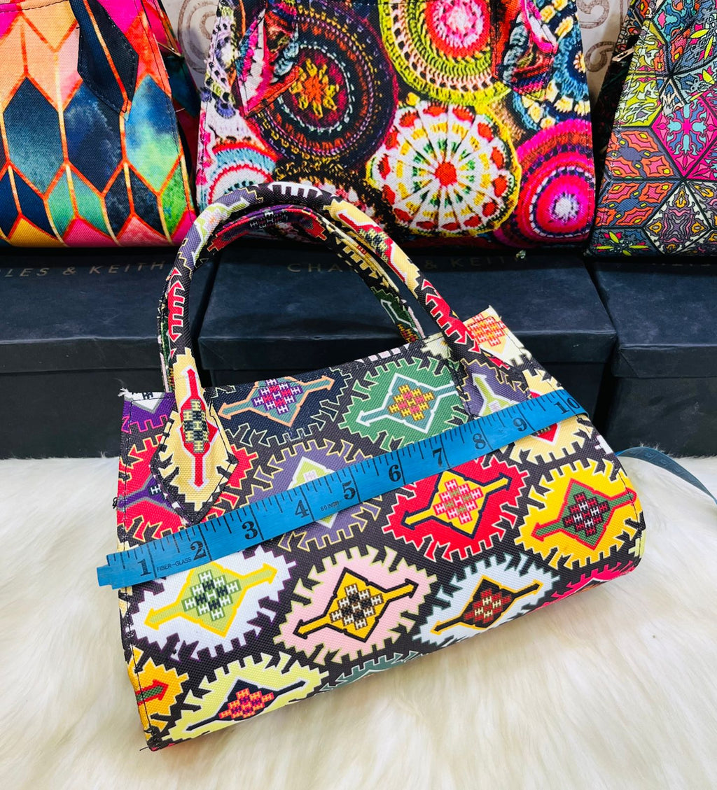 HIGH QUALITY SHOULDER BAGS FOR GIRLS.