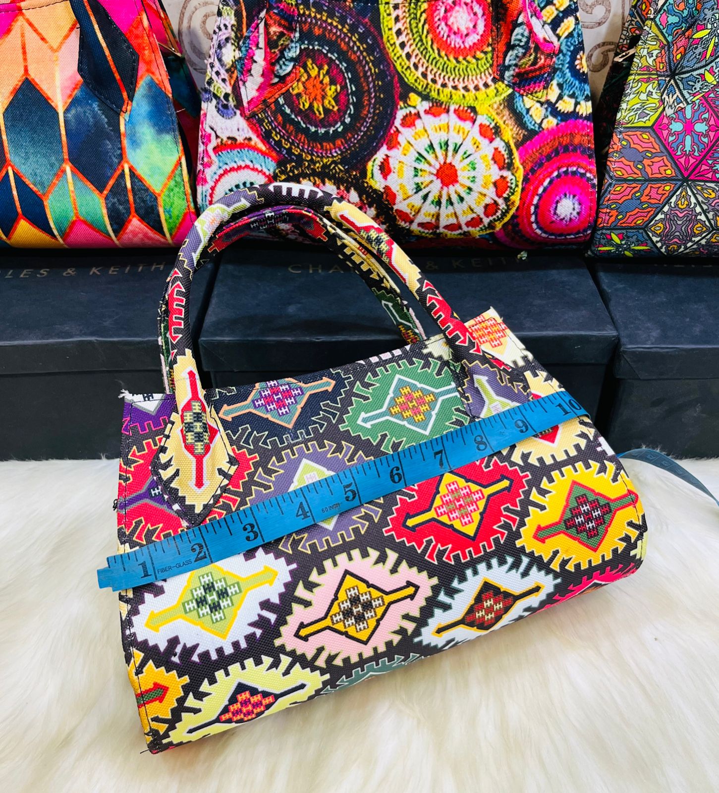 HIGH QUALITY SHOULDER BAGS FOR GIRLS.